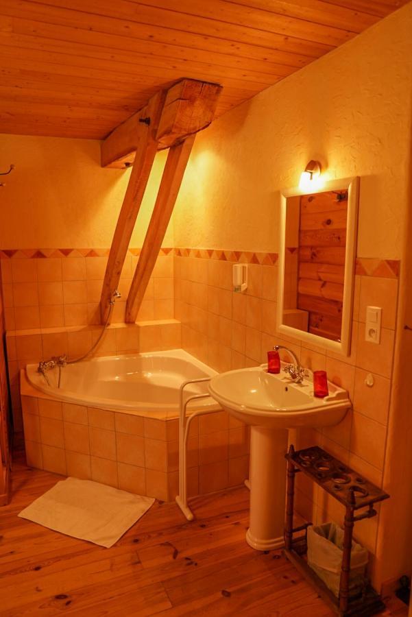 Le Moulin Du Bateau - Maison D'Hotes Leotoing 外观 照片
